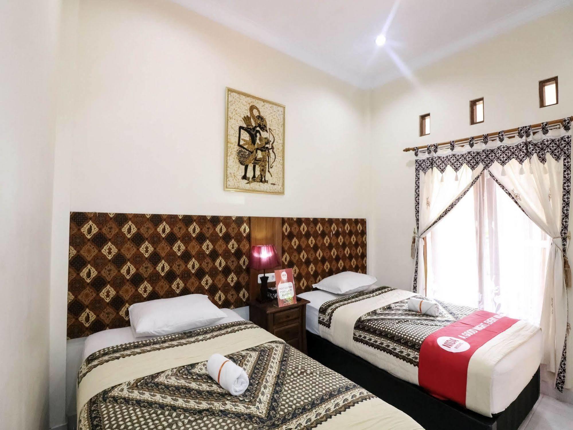 Oyo 326 Ndalem Padma Asri Residence Sleman  Bagian luar foto